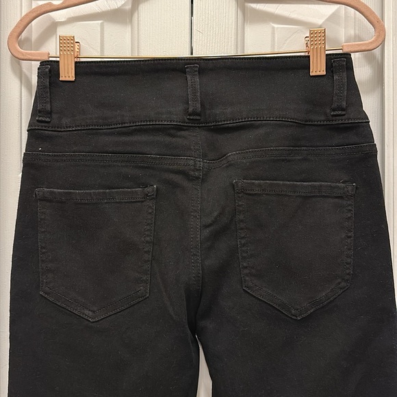 High Rise Jeans 👖✨ - Picture 6 of 6